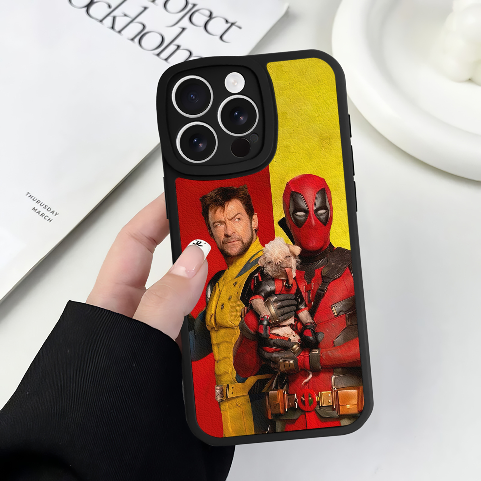 （画像用） Deadpool デッドプール 【iPhone 16シリーズ対応】シリコンスマホケース（レザー調） 材質：シリコン